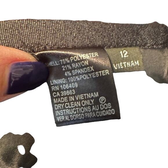 Tahari Women’s Black Knee Length Pencil Skirt Straight Fit Back Slit Size 12 - Picture 9 of 9